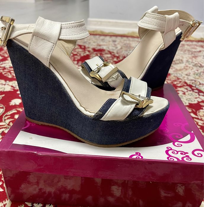 Босоножки на платформе