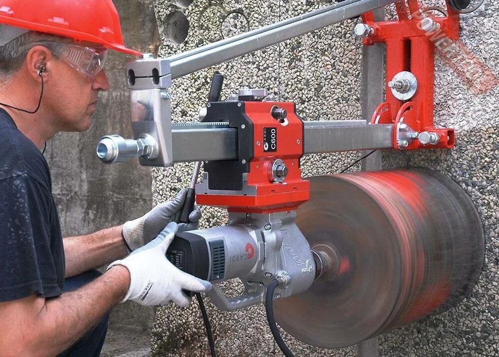 Перфоратор ломаюм Бетон