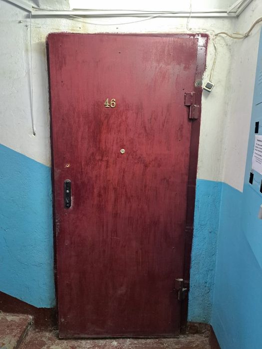 Продам металлическую дверь