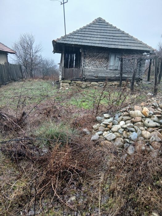 Vând casa batraneasca