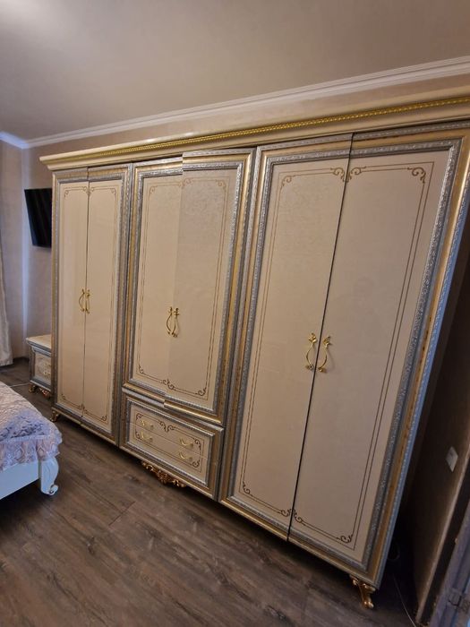 Продам спальный гарнитур