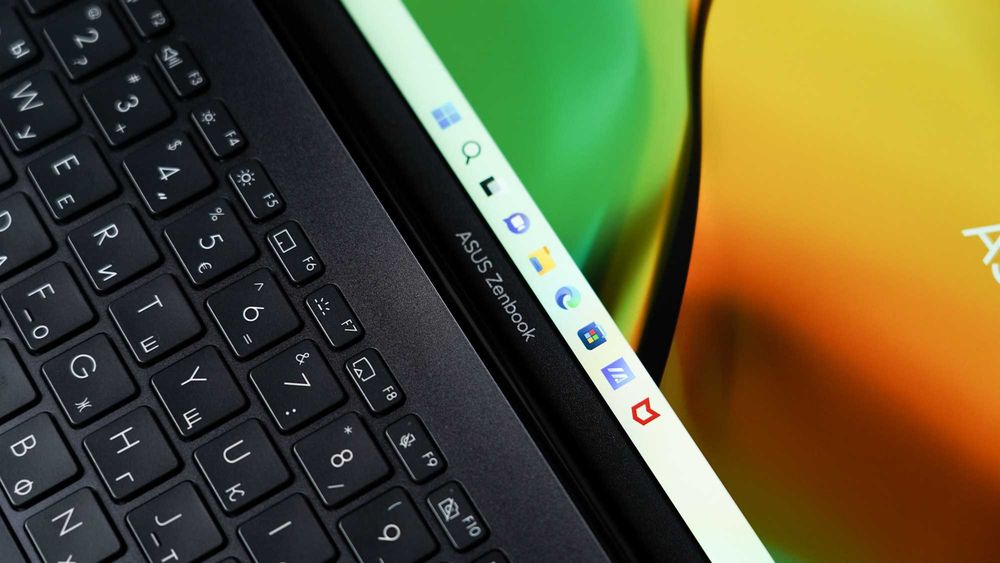 Продава се ASUS Zenbook 14 OLED UM3402Y