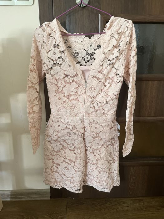 Дантелена бутикова рокля