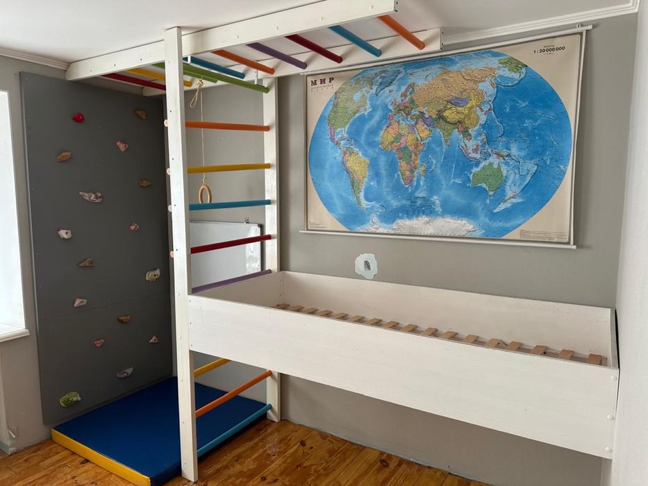 Продам кровать детскую комплекс .