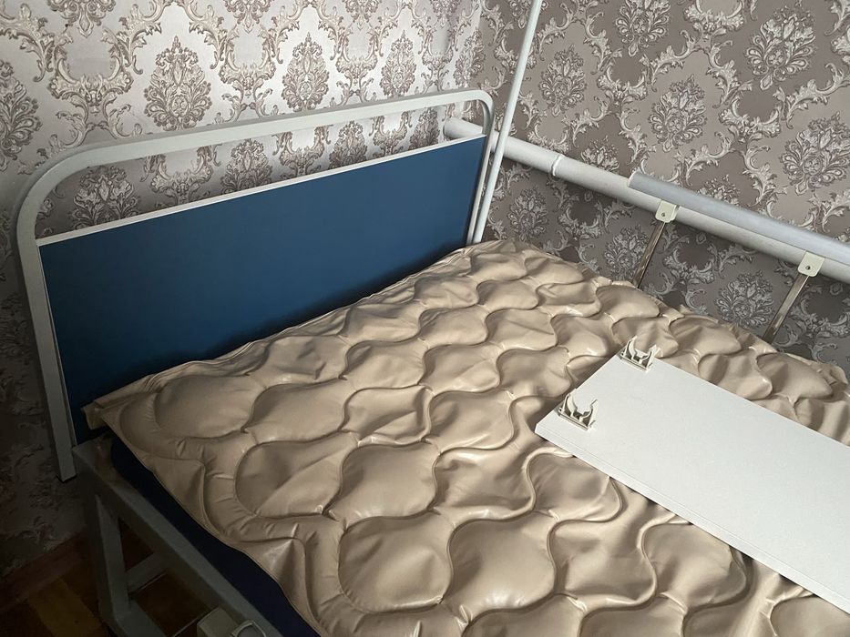 Медицинская кровать