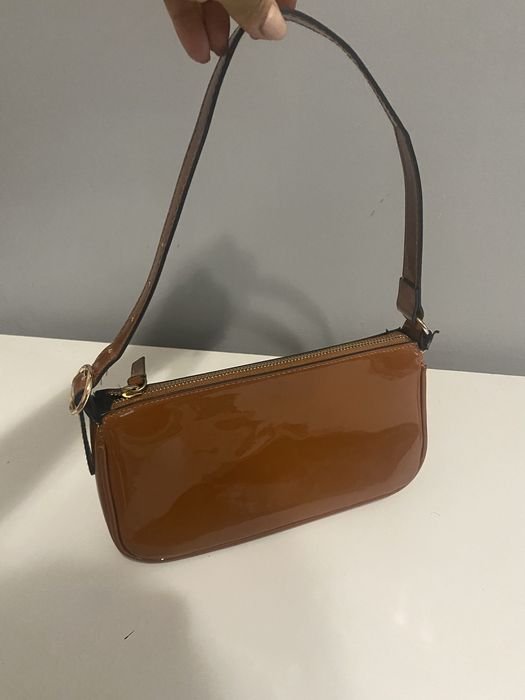 Vand geanta lac maro Stradivarius