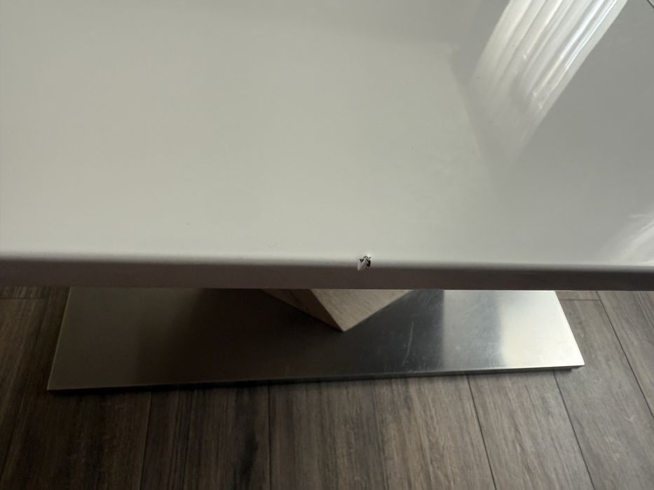 Разтегателна маса с бял мдф плот, кафяви крака, дъб сонома