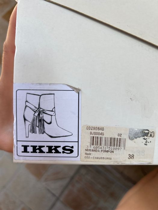 Черни боти на тънък ток от естествен велур