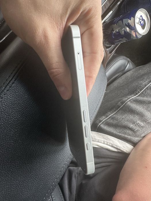 Продам айфон 16е iPhone