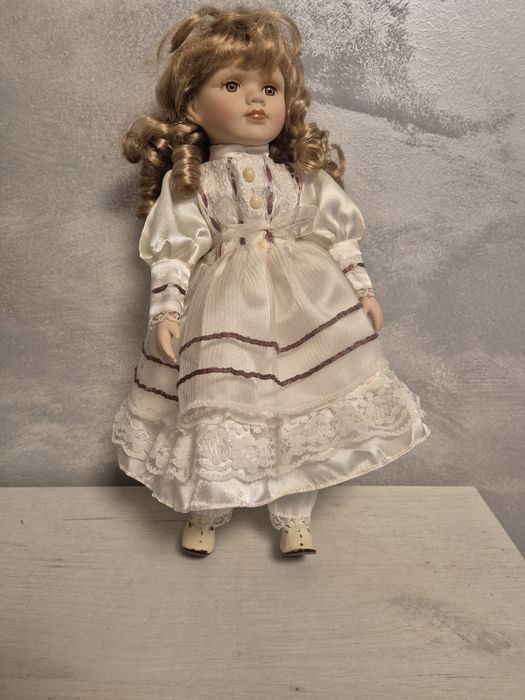 Продавам порцеланови кукли