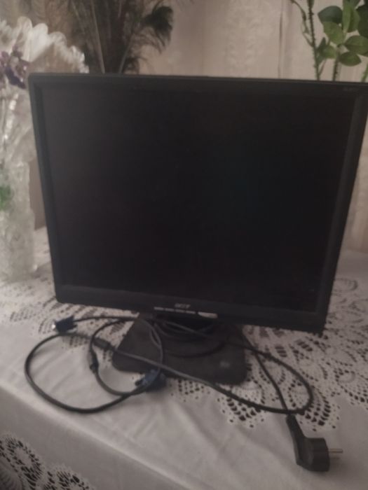 Продам монитор  б/у