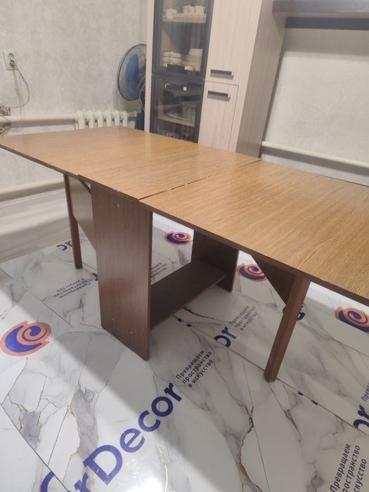 Стол книжка б/у срочно