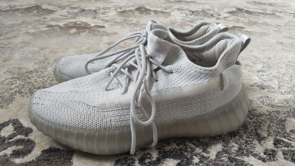 Продаются новые кроссовки беговые