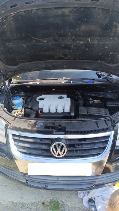 Продавам VW Touran 1.9tdi 105кс. 
и ВСЯКАКВИ Голф 5ци на ЧАСТИ