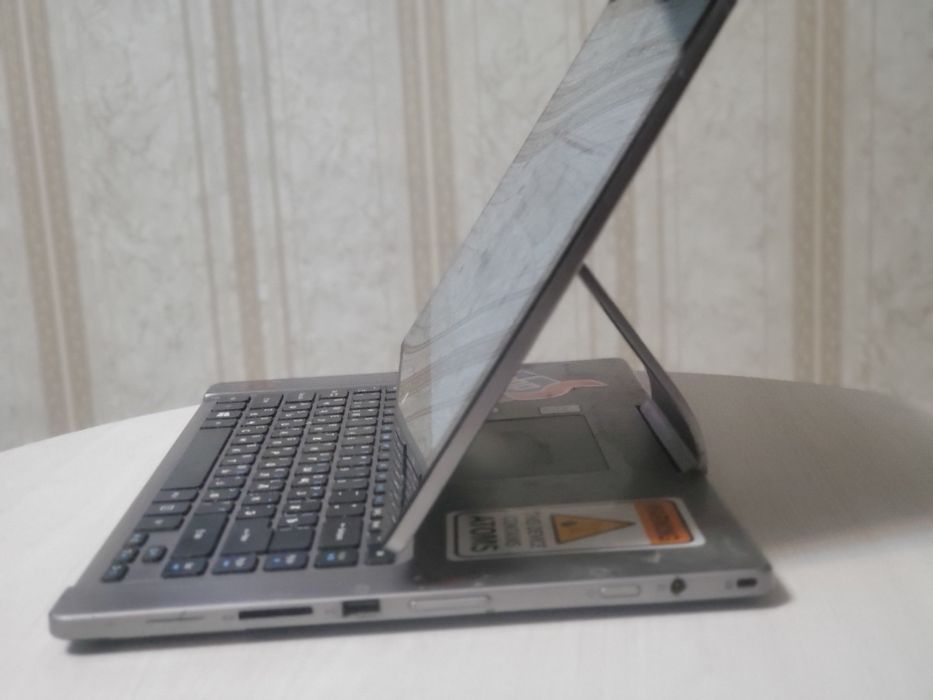 Ноутбук-трансформер Acer R7-572