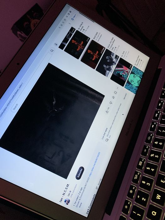Vand sau schimb laptop apple