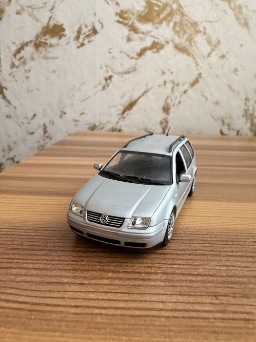 VW Bora 1:43 Minichamps два модела