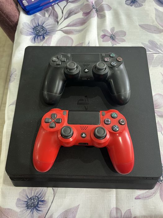 PlayStation 4 / 500 GB