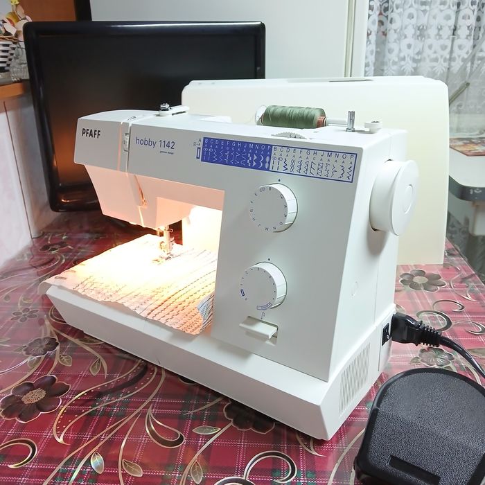 Masina de cusut PFAFF 1142 cu butoniera automata dintr-un singur pas