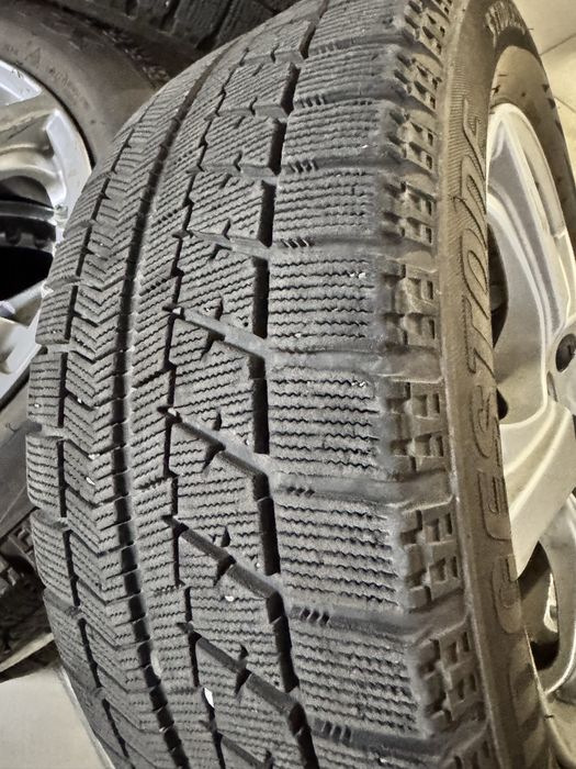 Зимние шины Bridgestone на дисках