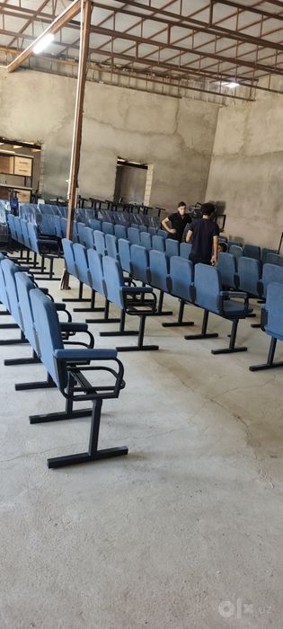 Skameyka teatrlar, zal , auditoriya, stul.