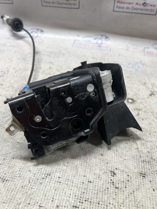 broasca dreapta fata audi a3 8v berlina 2016