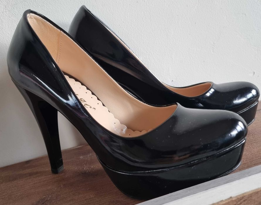 Елегантни обувки Megias