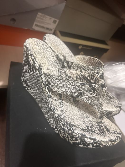 Летняя обувь для девушек