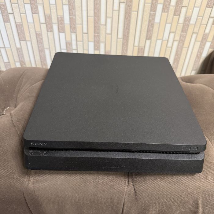 Playstation 4 slim