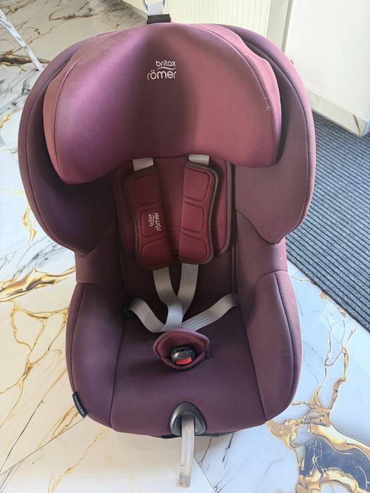 Scaun auto cu isofix