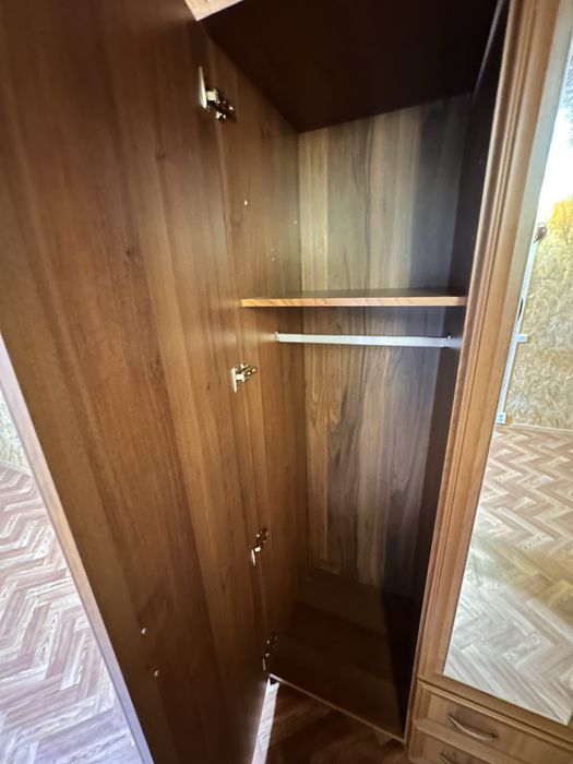 Продам Шкаф 4-дверный