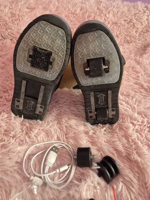 Детски обувки светещи