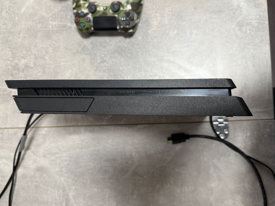 PlayStation 4 Slim + 1 Джойстик
