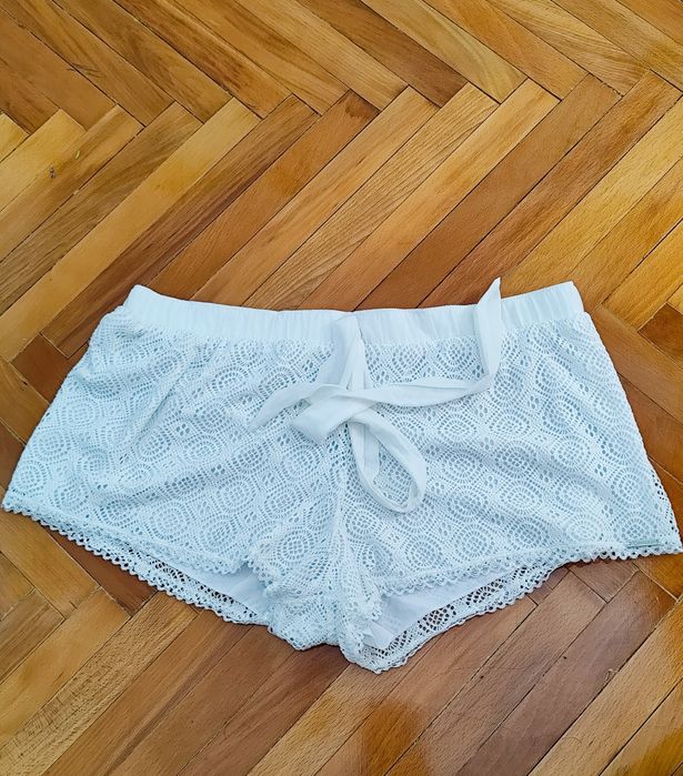 Pantaloni scurți pentru plajă