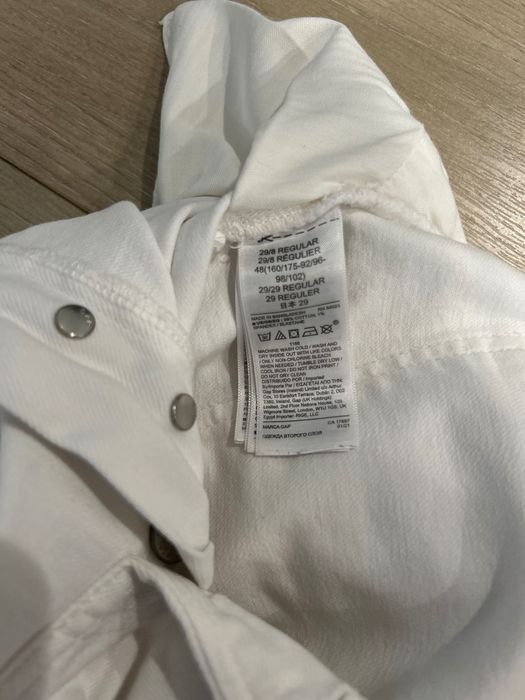 Къси бели панталони GAP