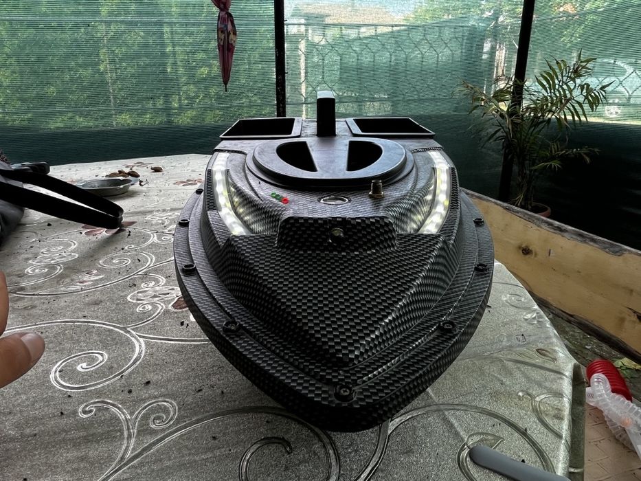 Лодка за захранка FLYTECH V900 с гпс