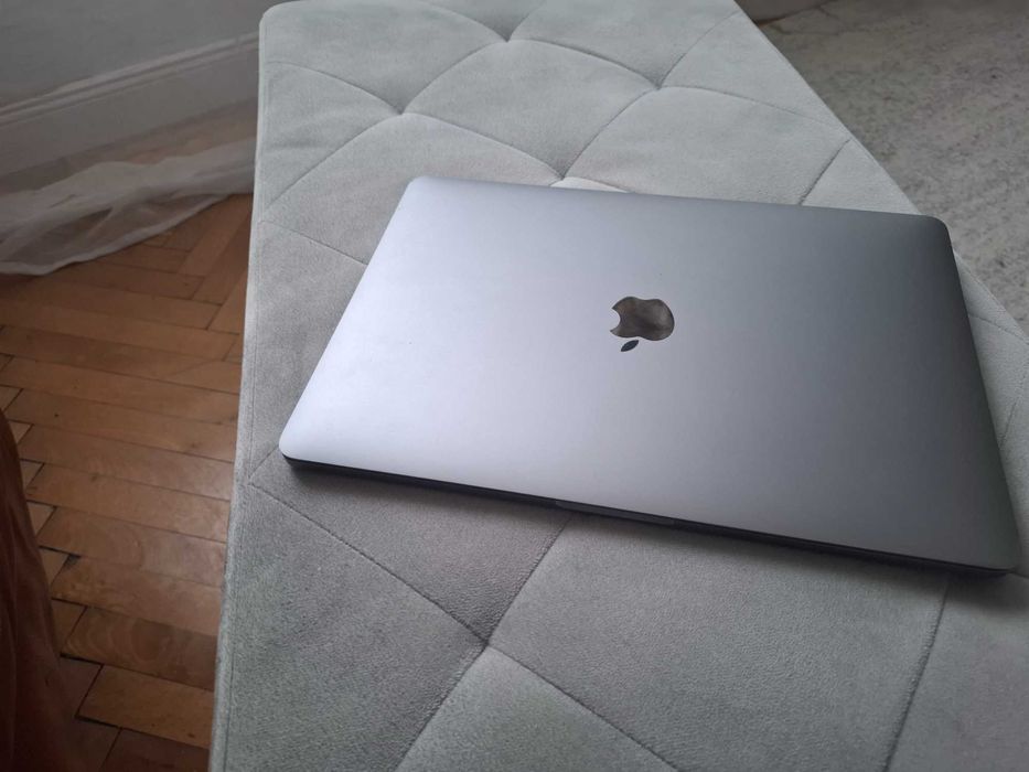 Macbook Pro Retina (< 1TB) impecabil ca aspect 13inch 8Gb RAM