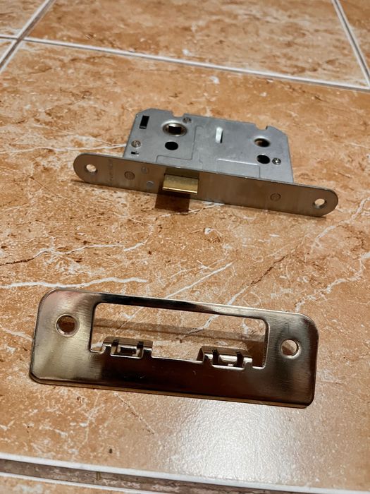 Manere , broaste si stopuri pentru usi new brand 2022