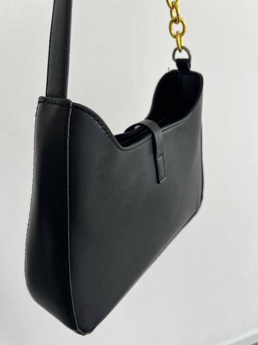 Черная сумка багет