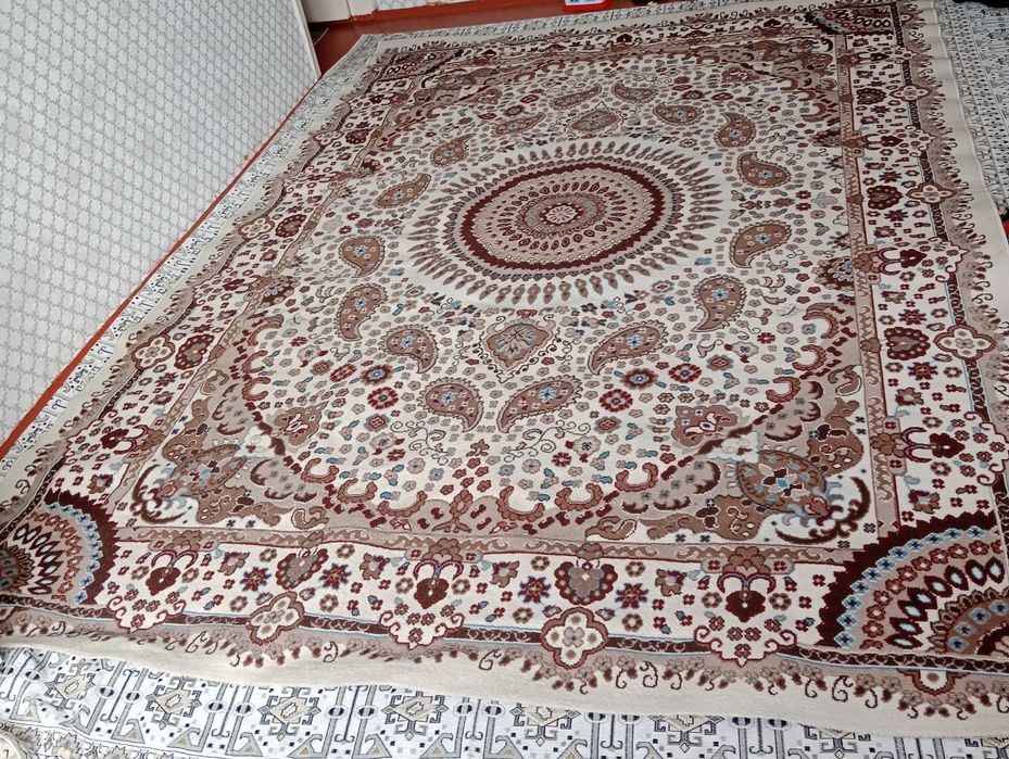 кілем сатылады размері  2.5х3.5