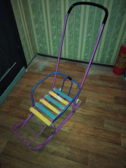 Продаю санки недорого