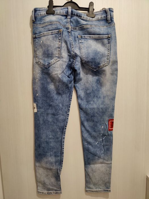 Blugi noi fara eticheta