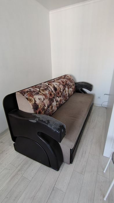 Продаётся б/у. Раскладной диван-стол.