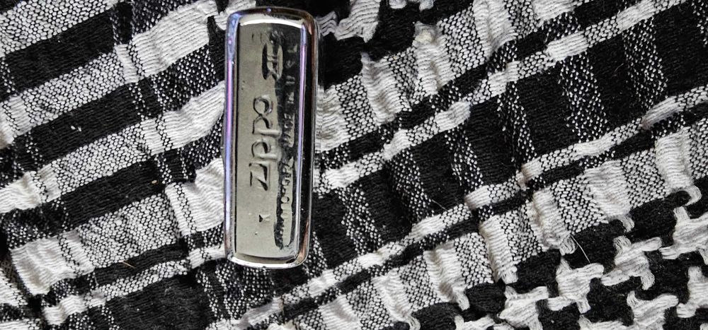 Bricheta zippo fara capac inscriptionata HOLY HAWK