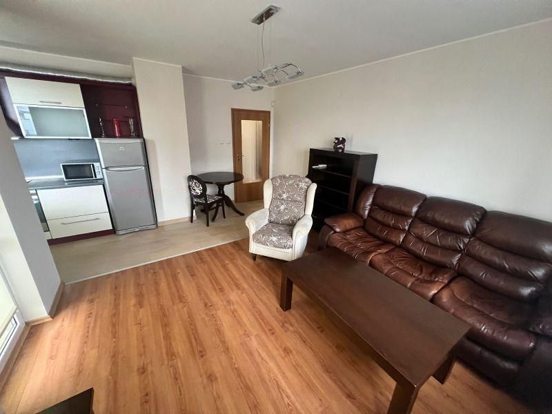 Дава се под наем Тристаен апартамент в София, Витоша - 77 кв.м за 697.17 € - Снимка #1