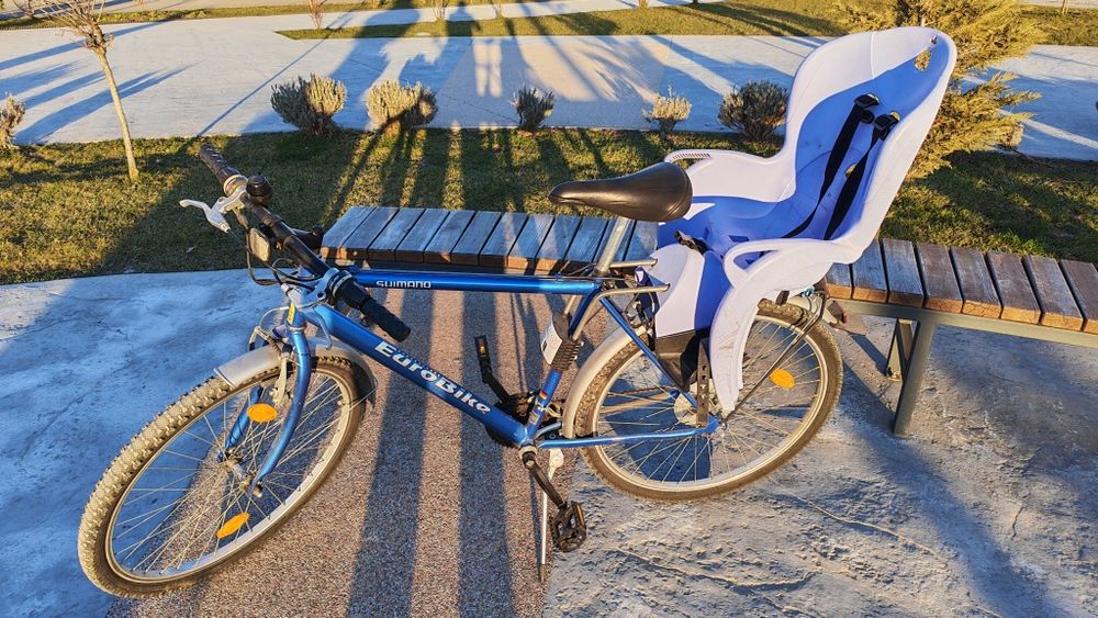 Scaunul de bicicletă Hamax Kiss  pentru copii, pentru cadru spate, cen
