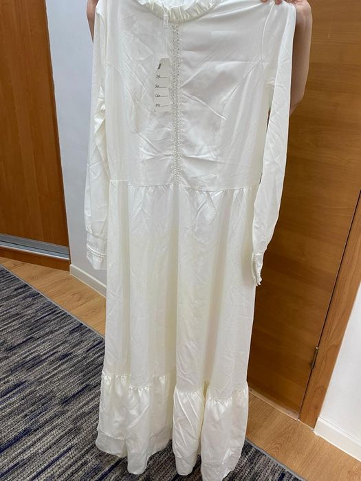 Белое платье можно под кажекей