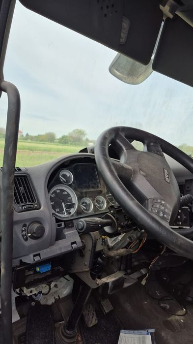 Piese camion DAF 2007 motor cutie roti faruri uși punte