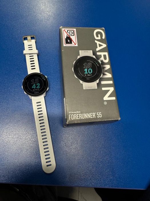 Часы Garmin.