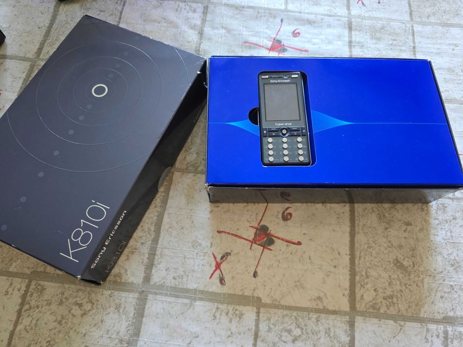 Telefon Sony Ericsson K810i de colecție, full box, aproape impecabil